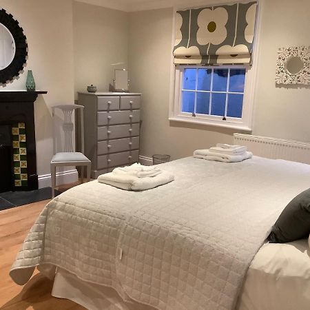 Luxury Refurbished 2 Bedroom Regency Apartment Cheltenham Luaran gambar