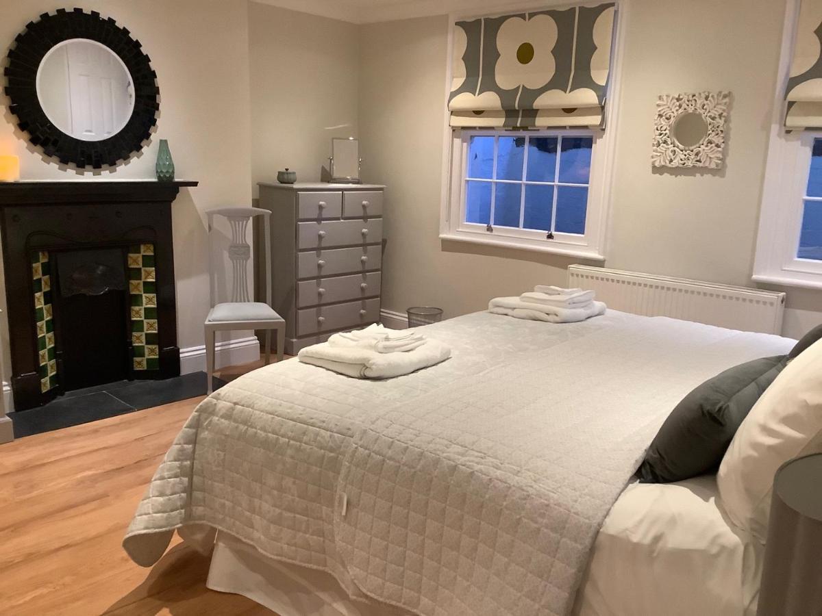 Luxury Refurbished 2 Bedroom Regency Apartment Cheltenham Luaran gambar