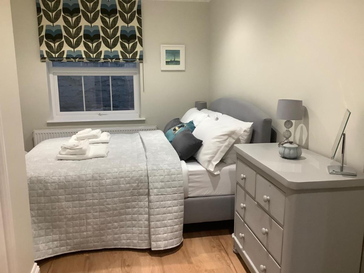 Luxury Refurbished 2 Bedroom Regency Apartment Cheltenham Luaran gambar