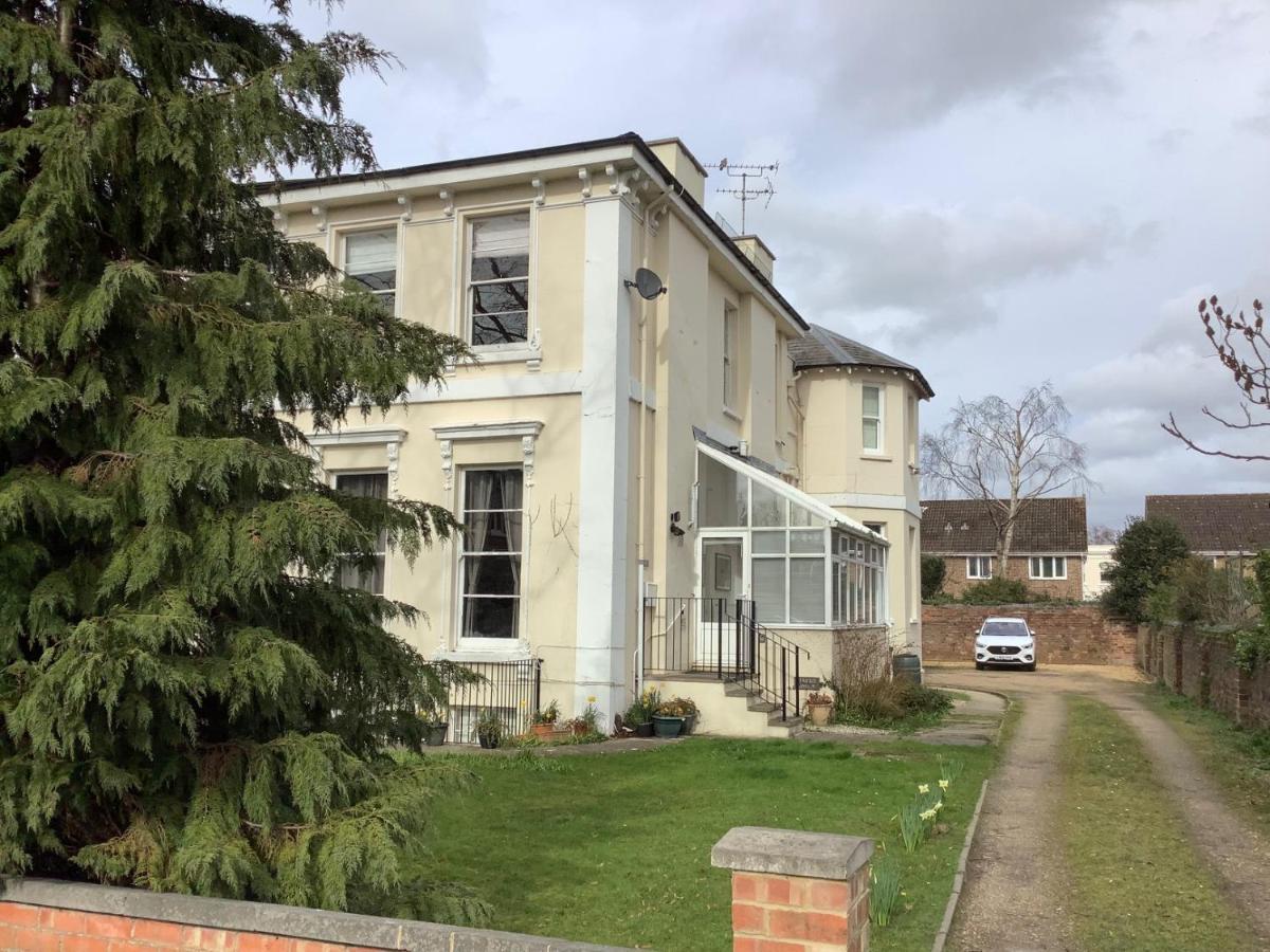 Luxury Refurbished 2 Bedroom Regency Apartment Cheltenham Luaran gambar