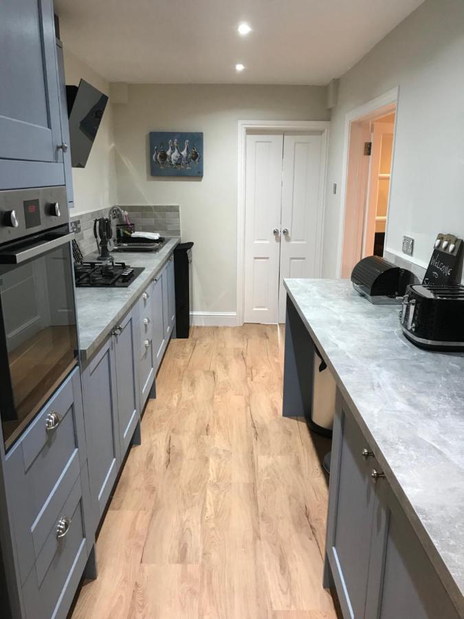 Luxury Refurbished 2 Bedroom Regency Apartment Cheltenham Luaran gambar