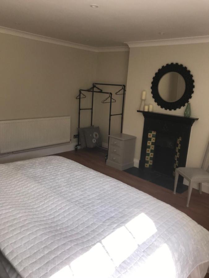 Luxury Refurbished 2 Bedroom Regency Apartment Cheltenham Luaran gambar