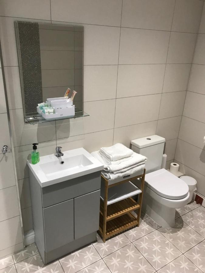 Luxury Refurbished 2 Bedroom Regency Apartment Cheltenham Luaran gambar